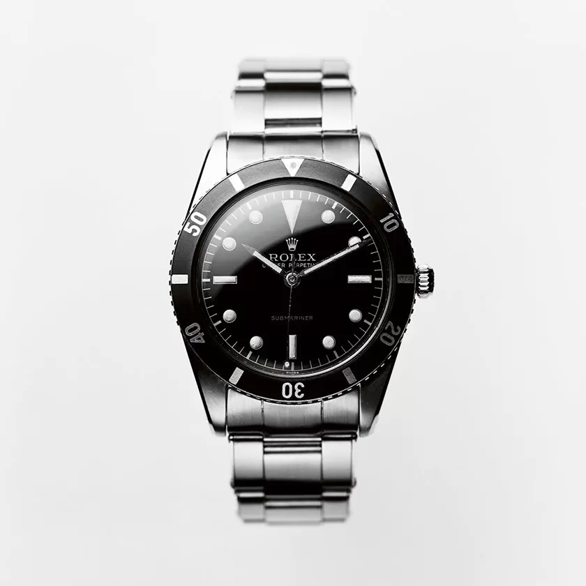 ساعة rolex باللون الأسود.  R21