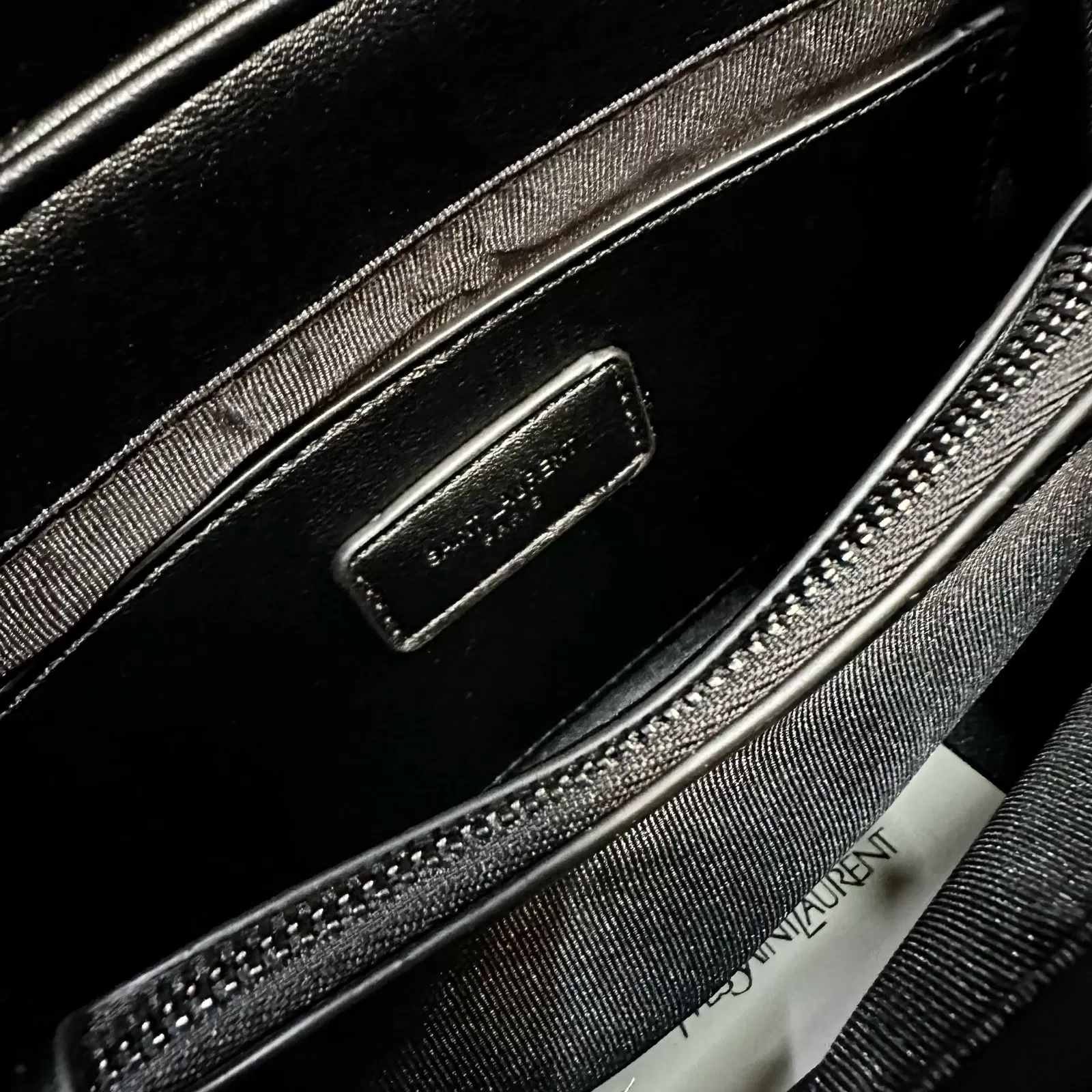 شنطة YSL small Loulou 2