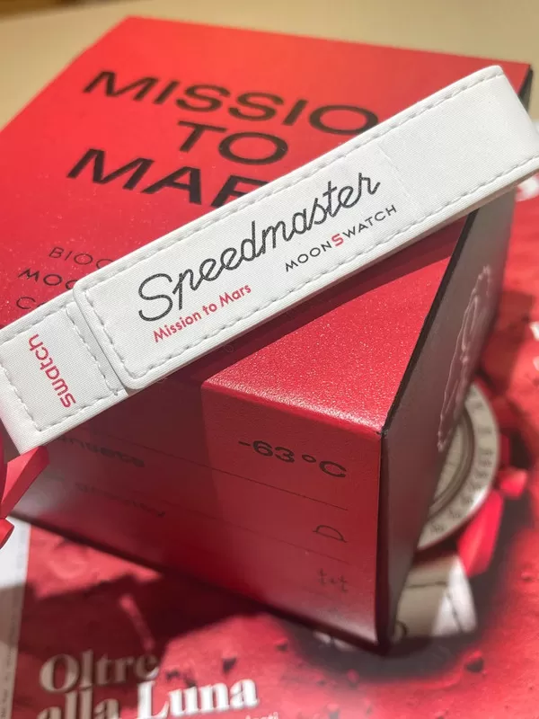 ساعة اوميغا سواتش أحمر 2