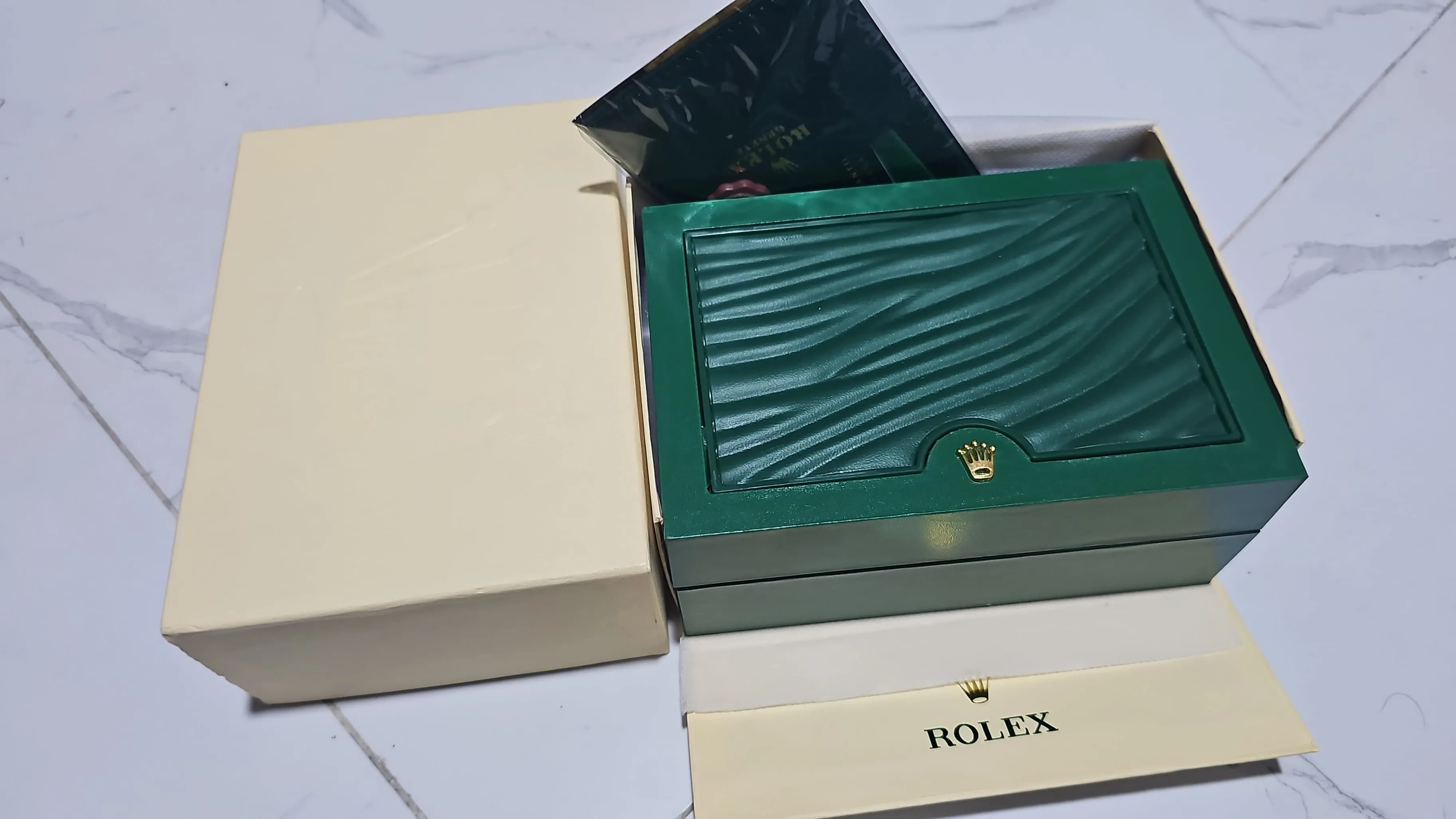 ساعة Rolex باللون الأخضر الملكي + البوكس الأصلي 2
