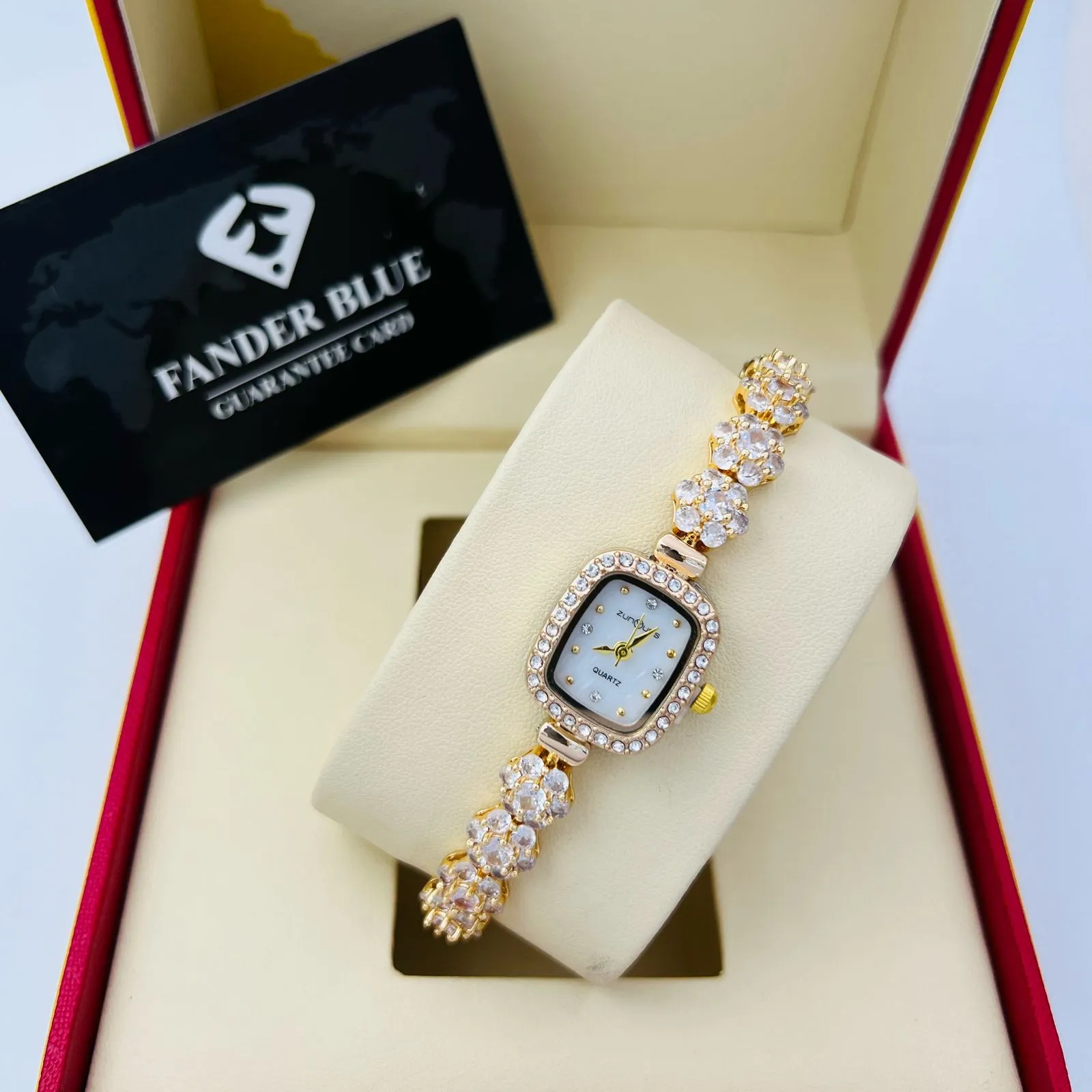 ساعة فندر بلو نسائية كلاسيك روز جولد ومينا أبيض (A1)...