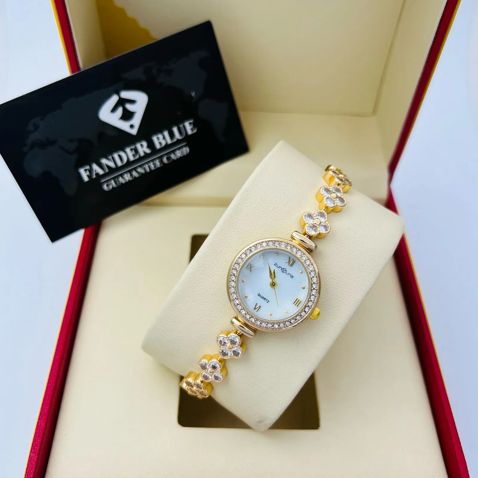 ساعة فندر بلو نسائية كلاسيك ذهبي ومينا أبيض (A6)...