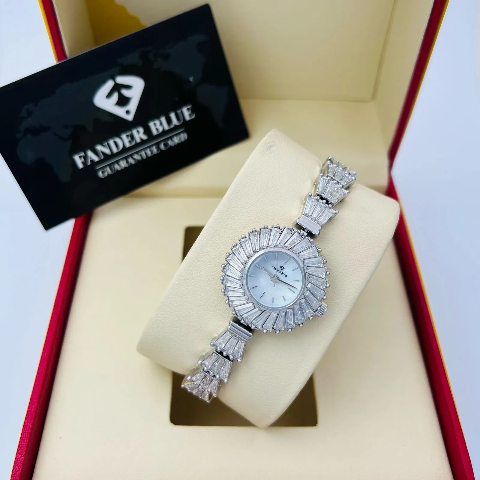 ساعة فندر بلو نسائية كلاسيكية سيلڤر مينا أبيض (A19)...