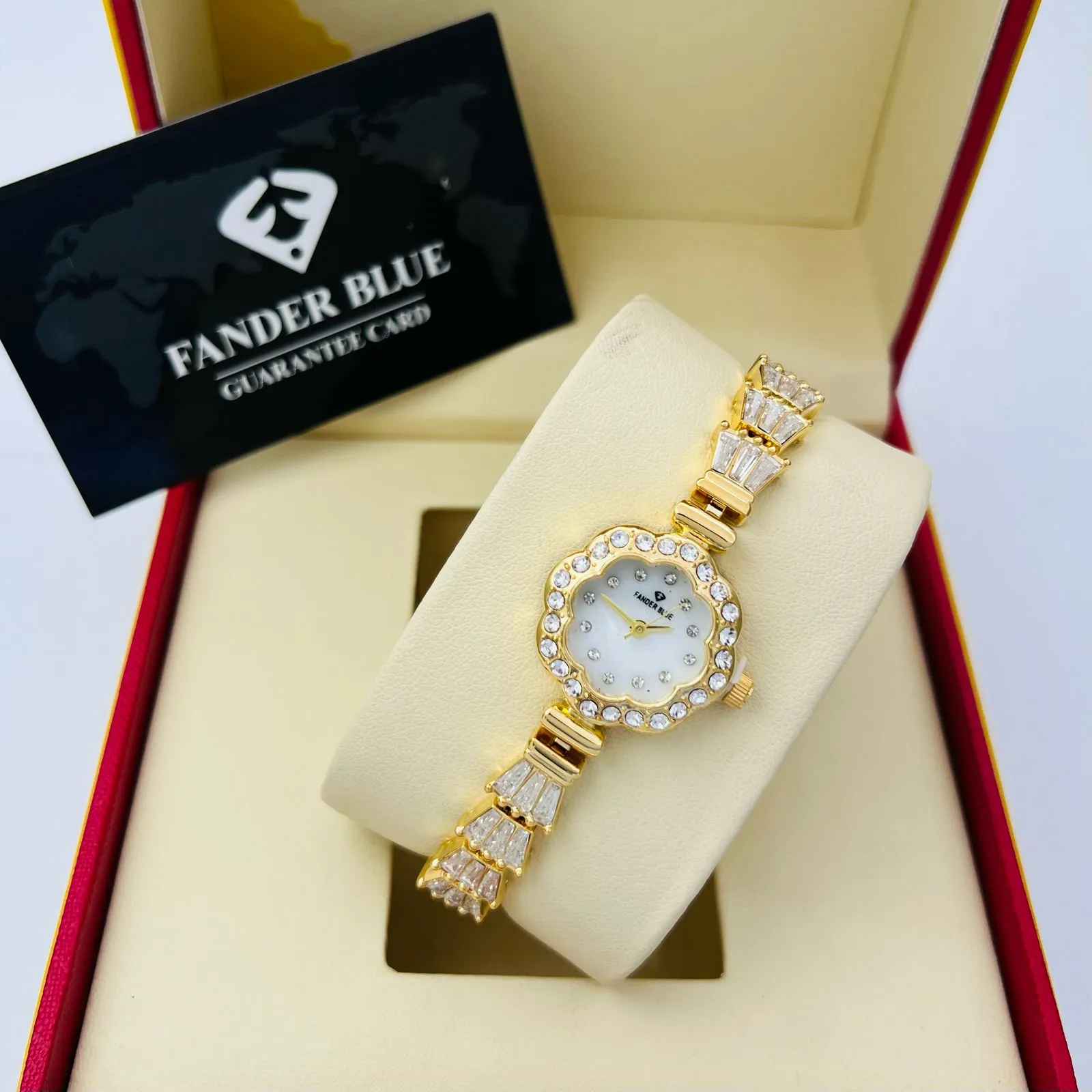 ساعة نسائية كلاسيكية راوند جولد وأبيض (A21)...