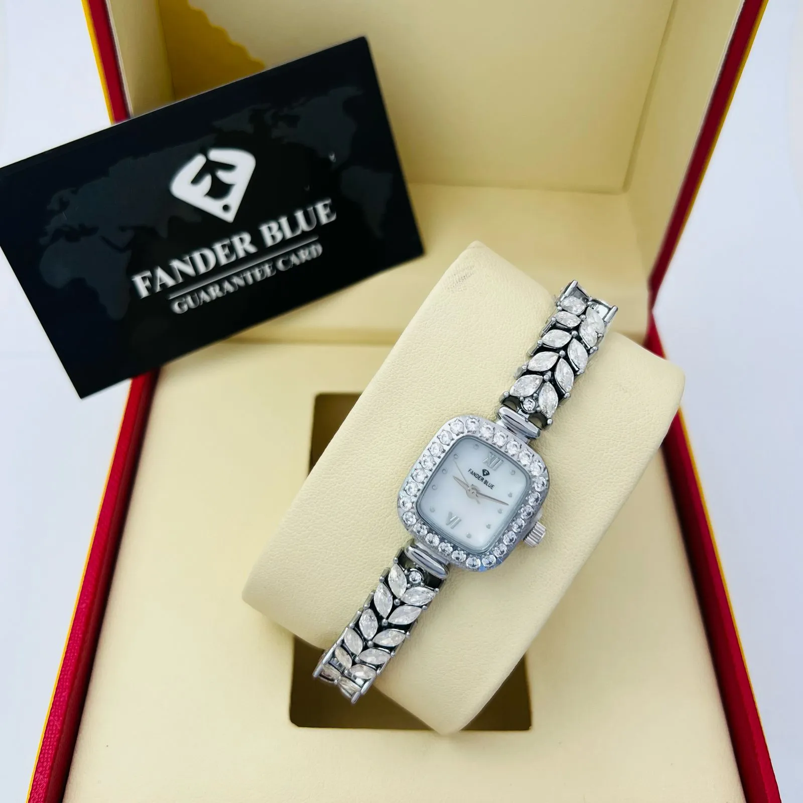 ساعة فندر بلو نسائية كلاسيكية سيلفر وأبيض (A24)...