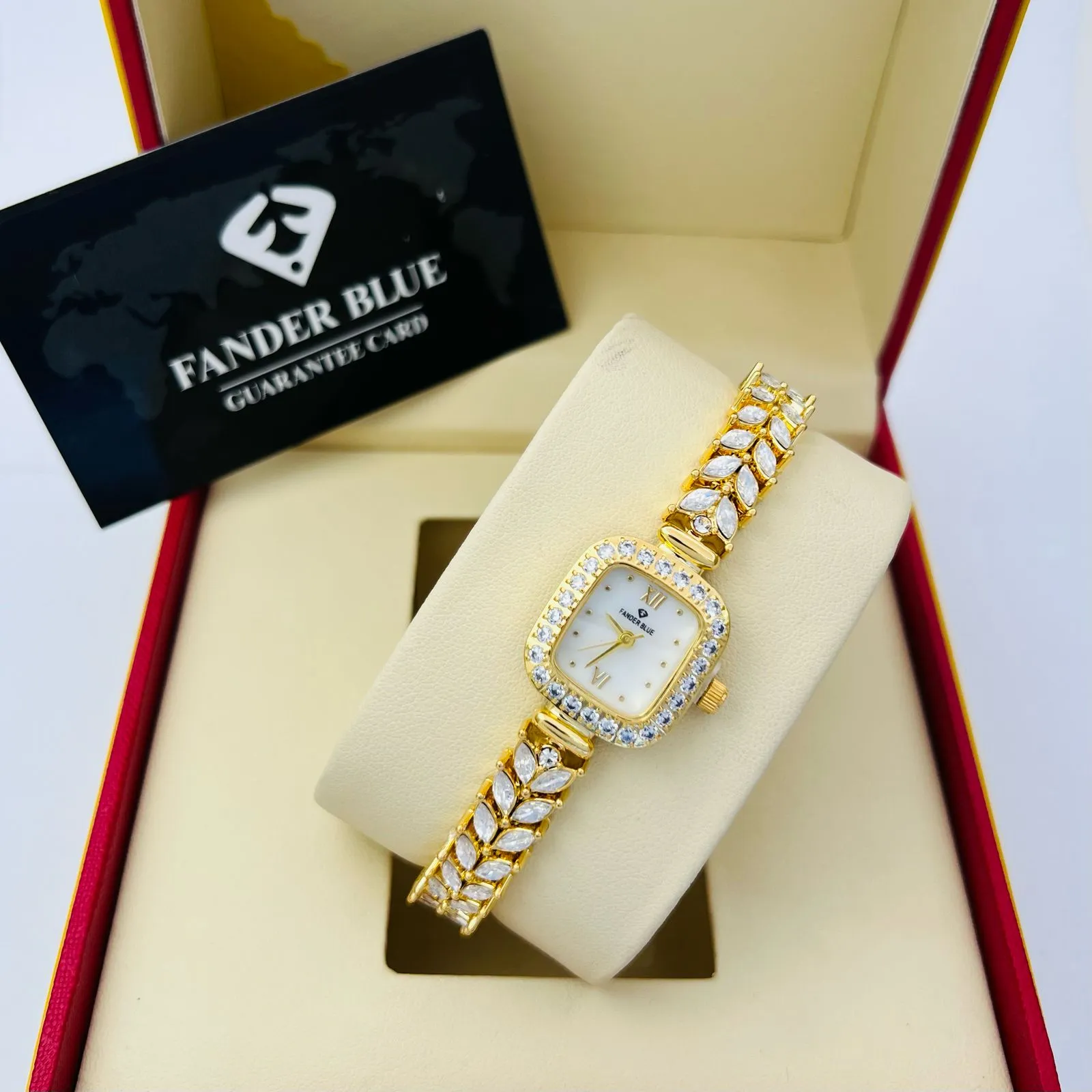 ساعة فندر بلو نسائية كلاسيكية ذهبي وأبيض (A25)...