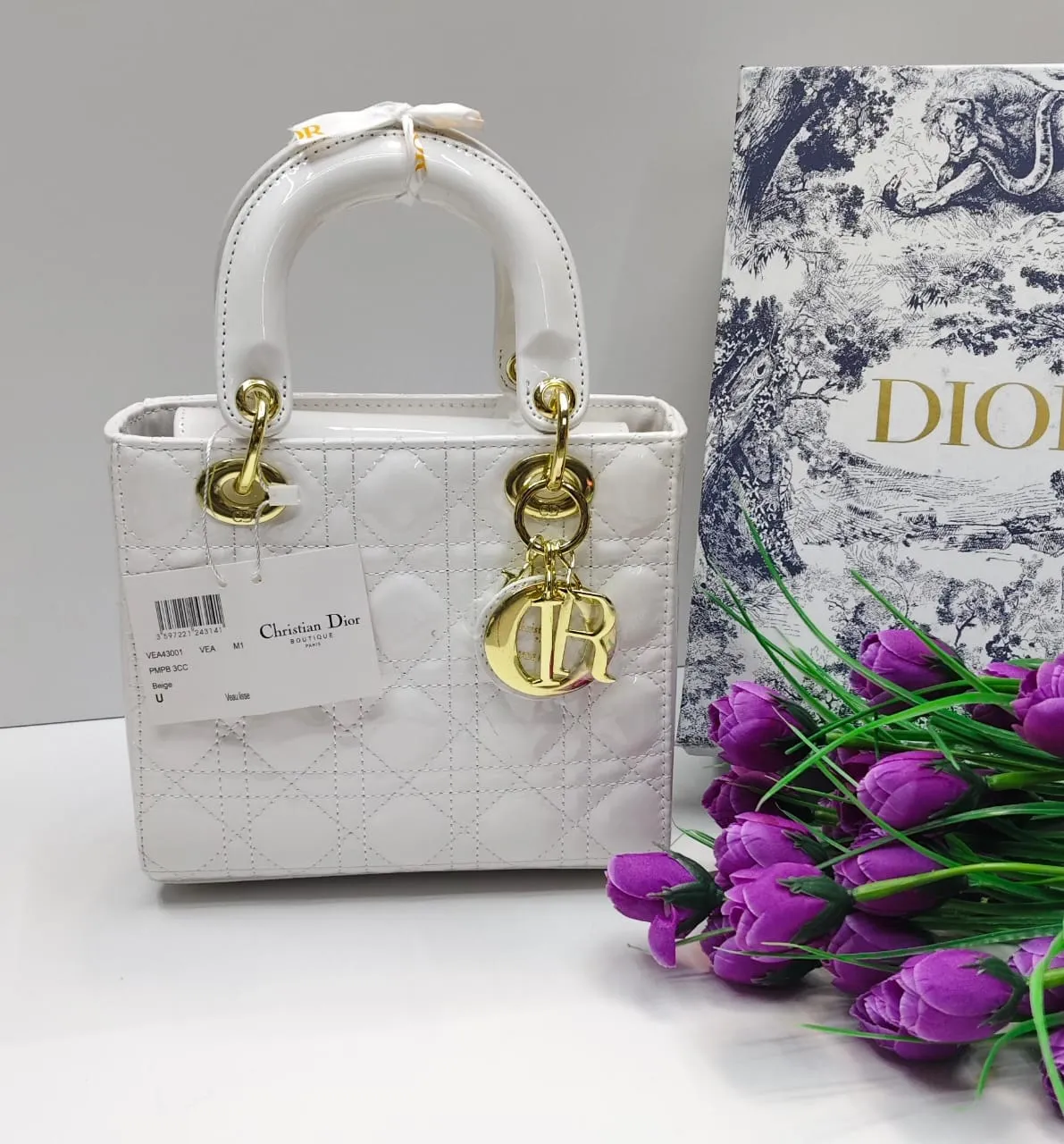 حقيبة ديور لون ابيض