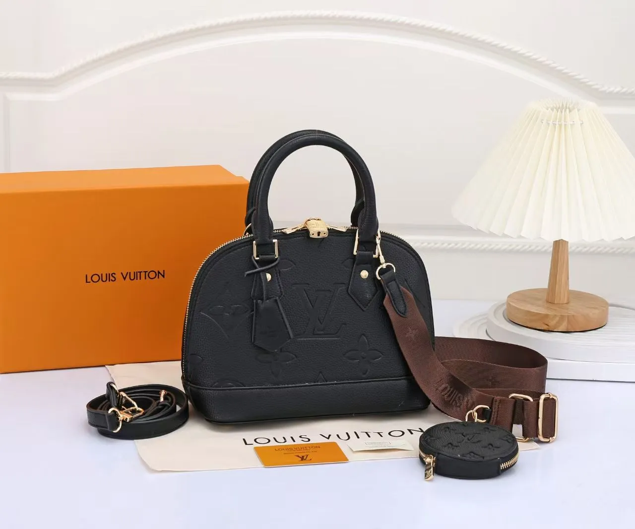 حقيبة لويس فيتون الما لون اسود...