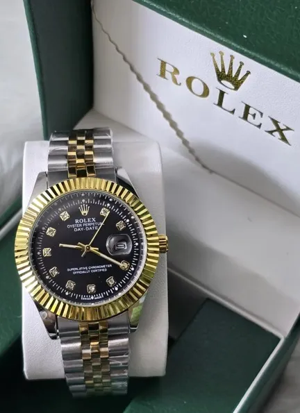 ساعة رولكس اويستر جولد*سيلفر مينا اسود
+ البوكس الاصلي...