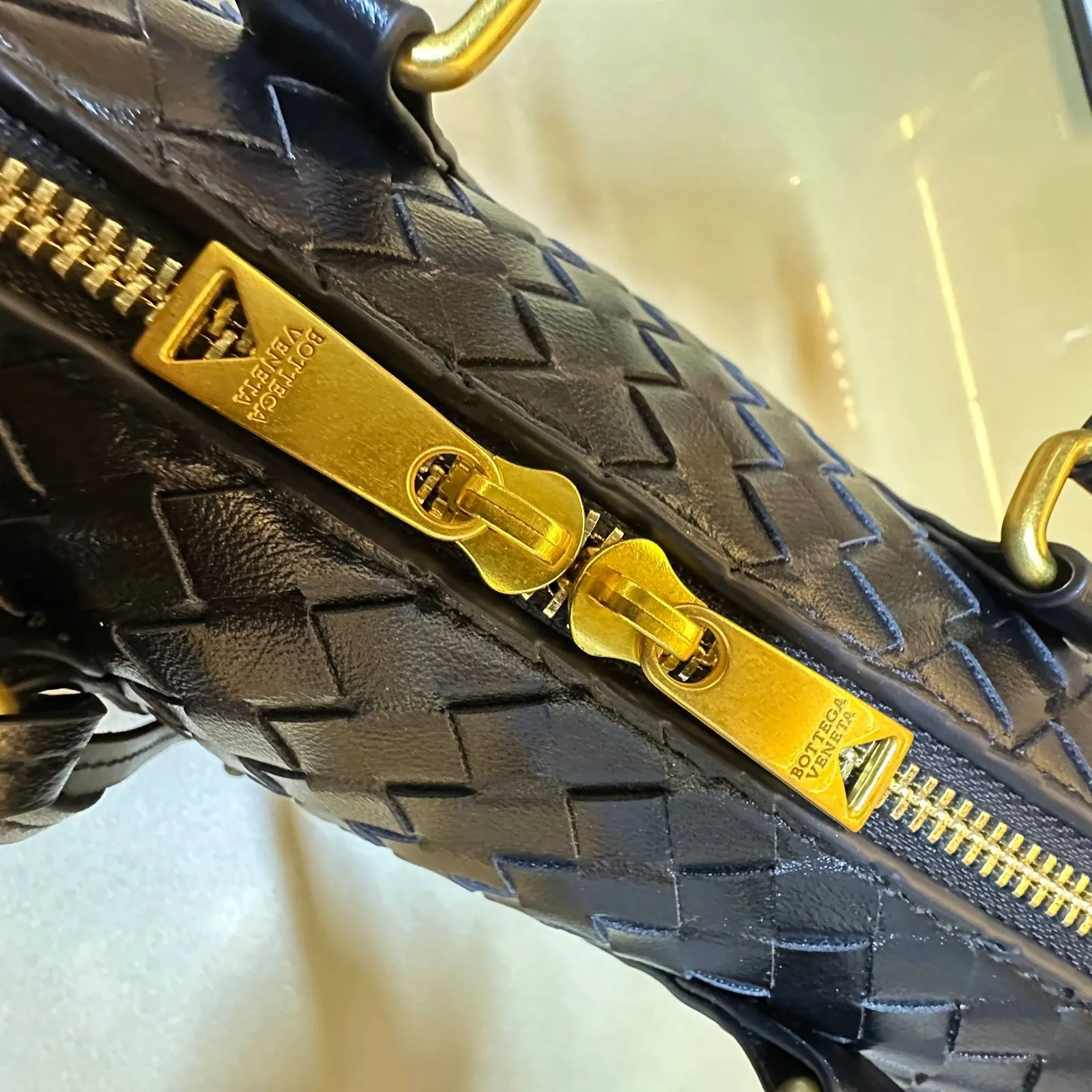 حقيبة نسائية BOTTEGA لون اسود 2