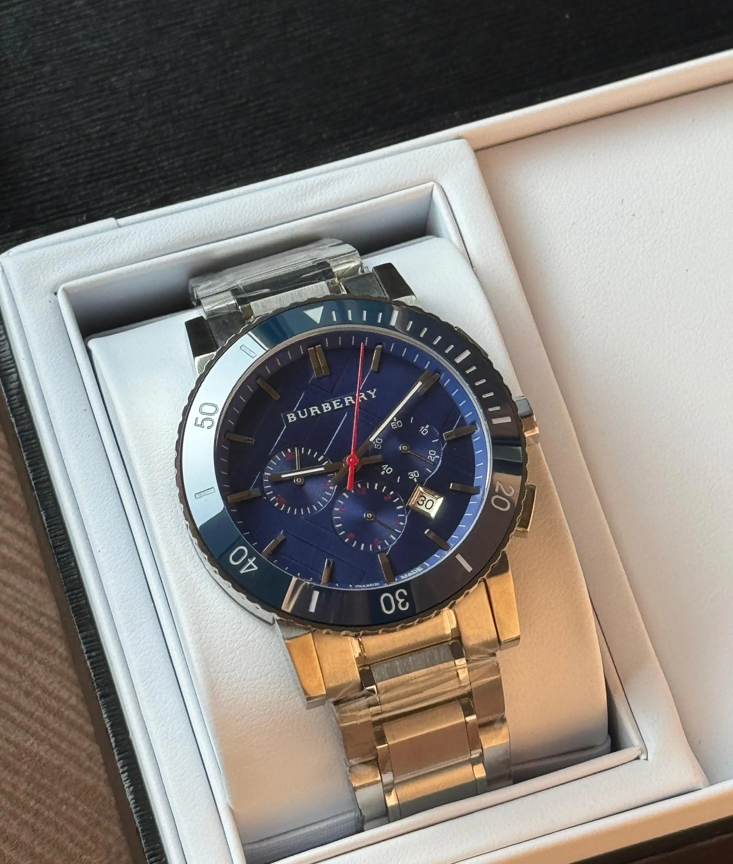 Burberry watches لون سيلفر مينا كحلي...