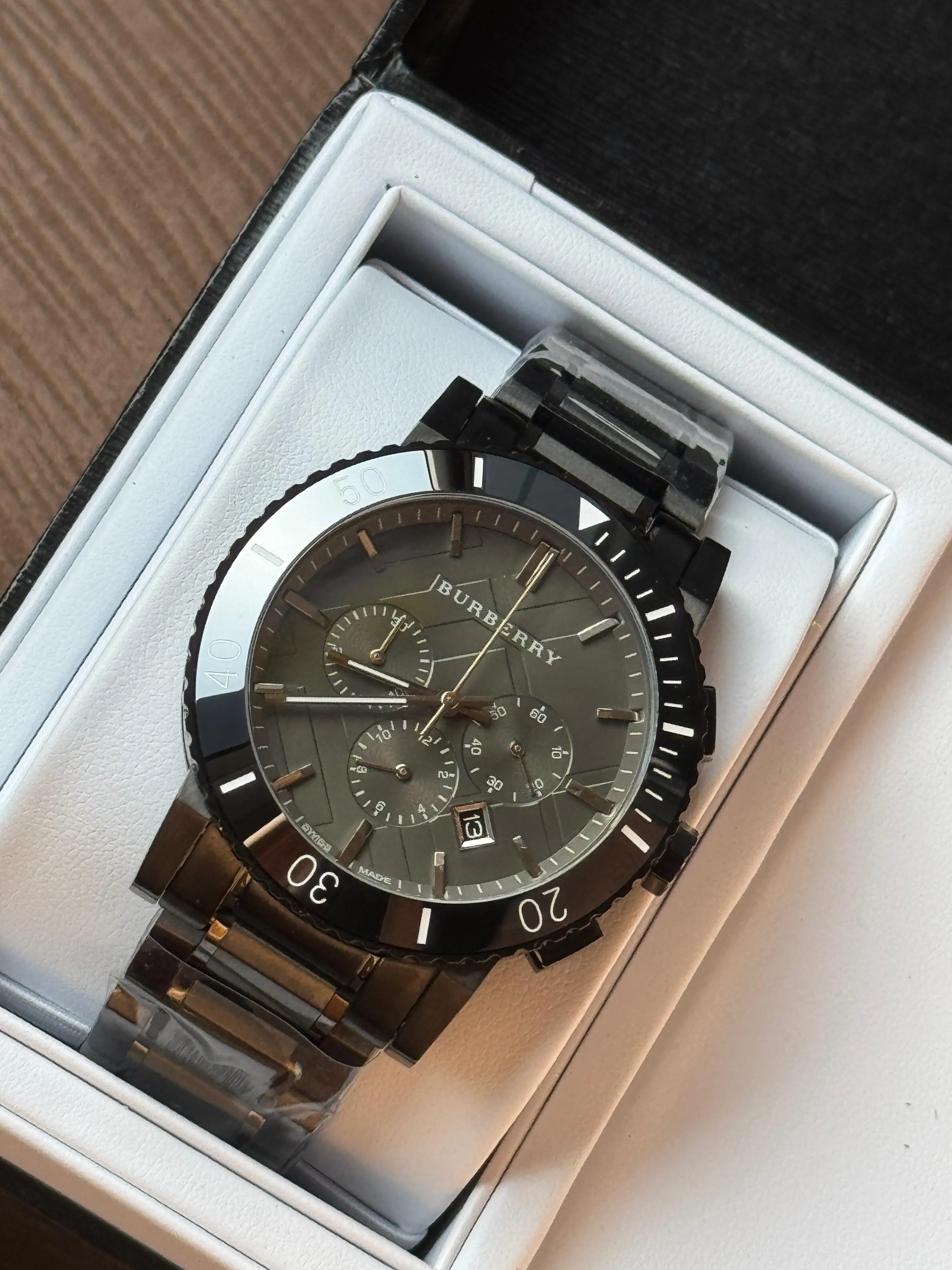 Burberry watches اسود مينا رصاصي