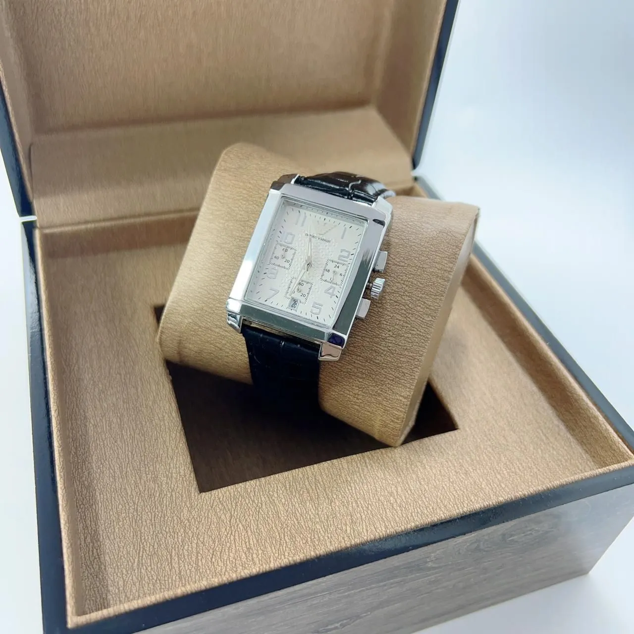 Emporio Armani اسود مينا ابيض