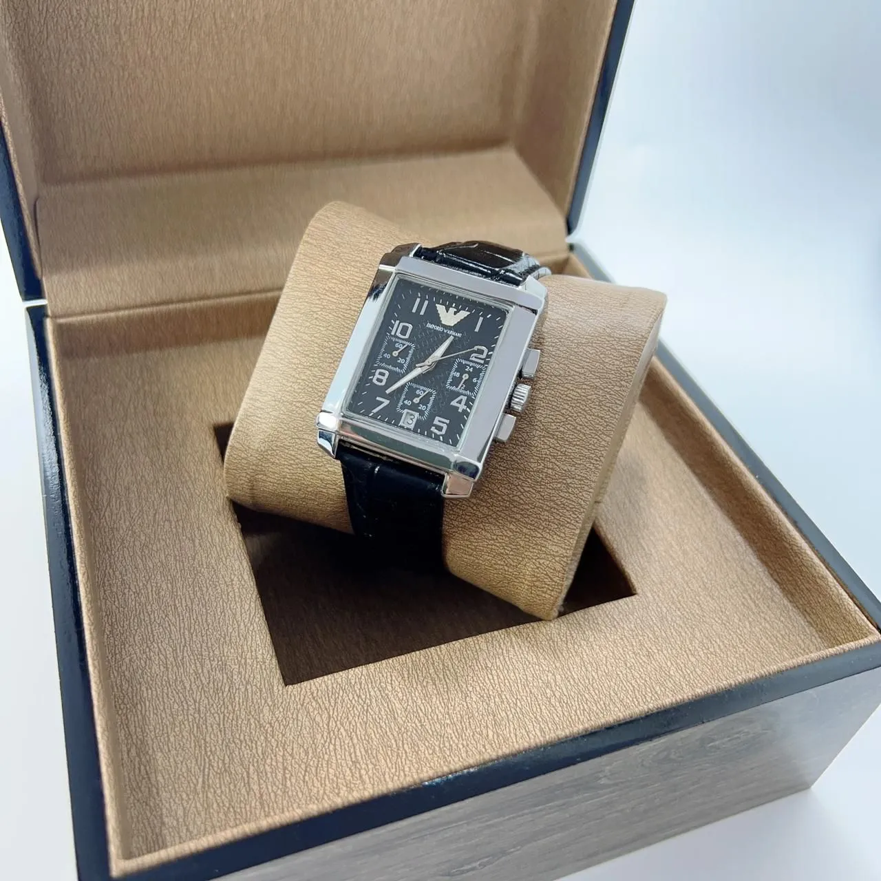 Emporio Armani اسود مينا اسود