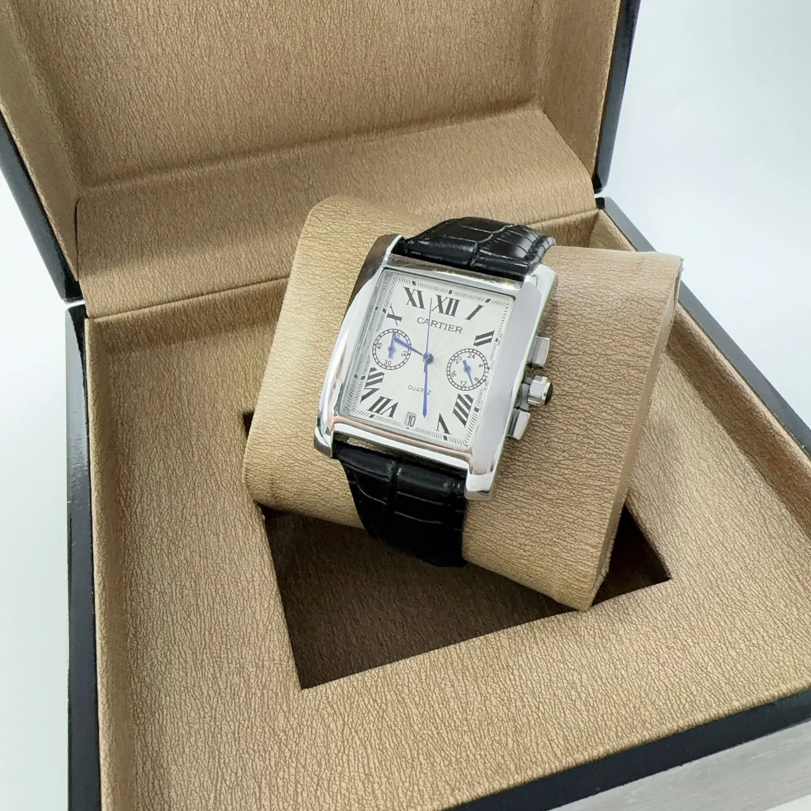 Cartier Tank اسود مينا ابيض