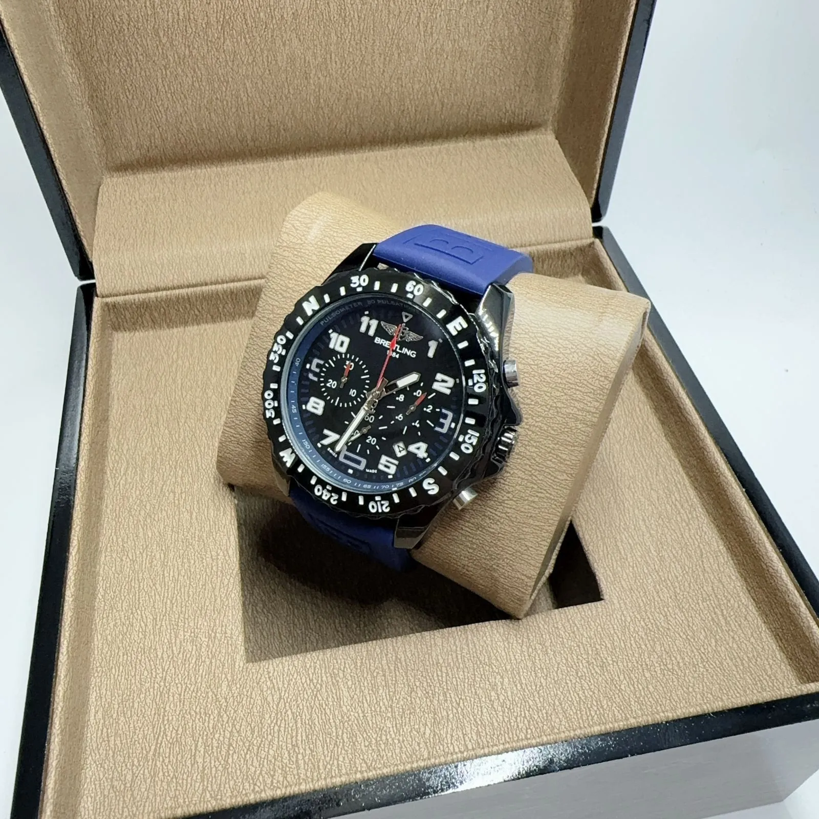 Breitling Endurance Pro كحلي