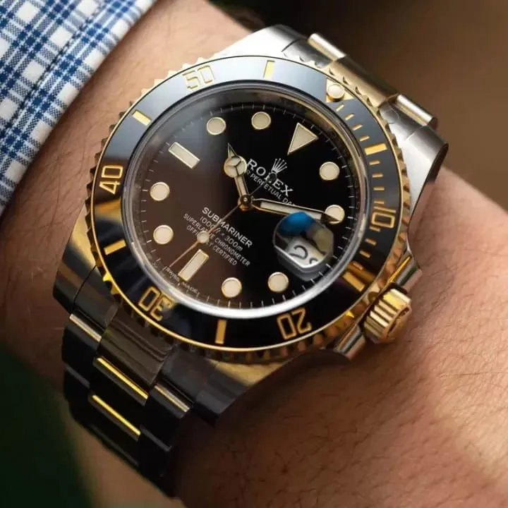 ساعة rolex باللون الذهبي والأسود + البوكس الأصلي...