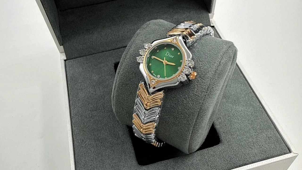 ساعة ديور نسائية جولد و سيلفر مينا اخضر...