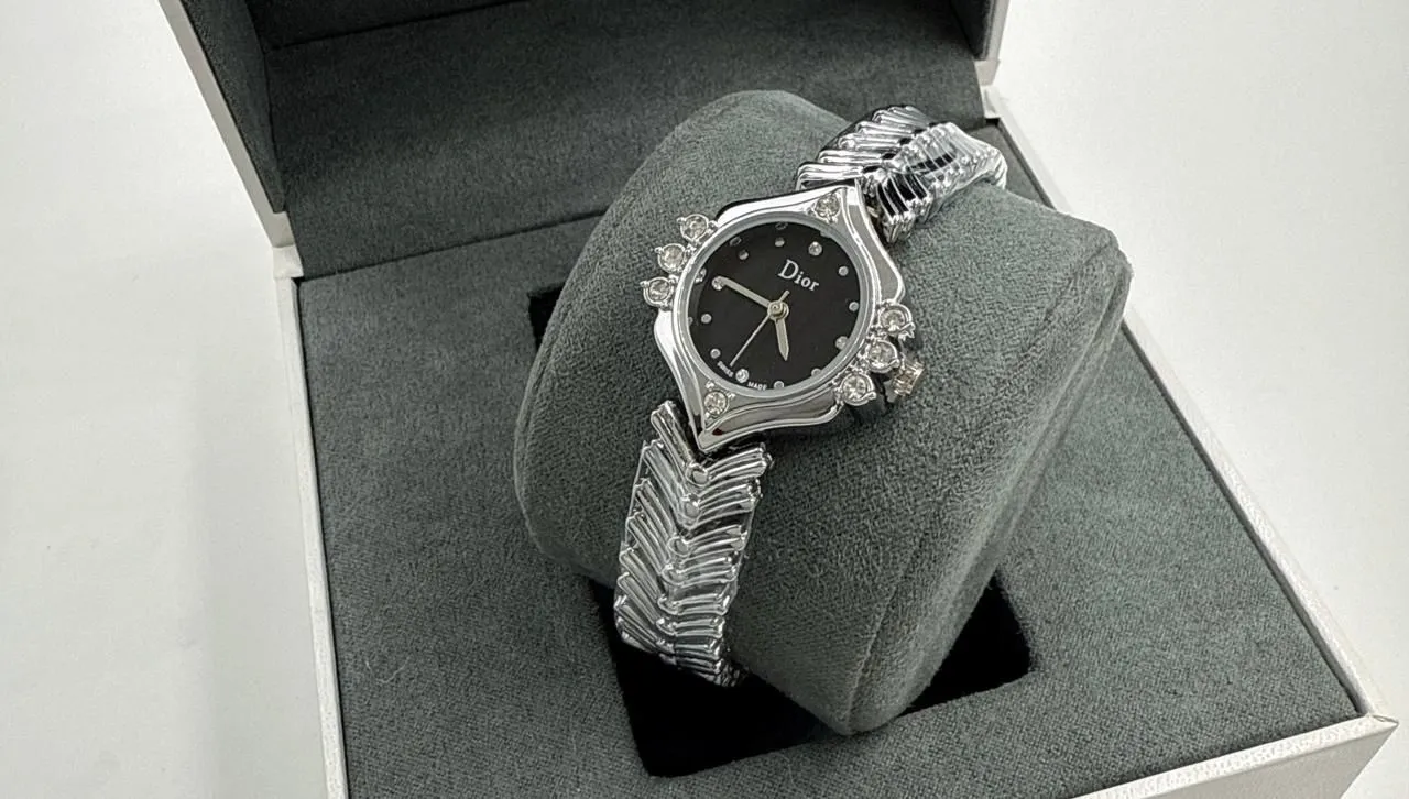 ساعة ديور نسائية سيلفر مينا اسود...