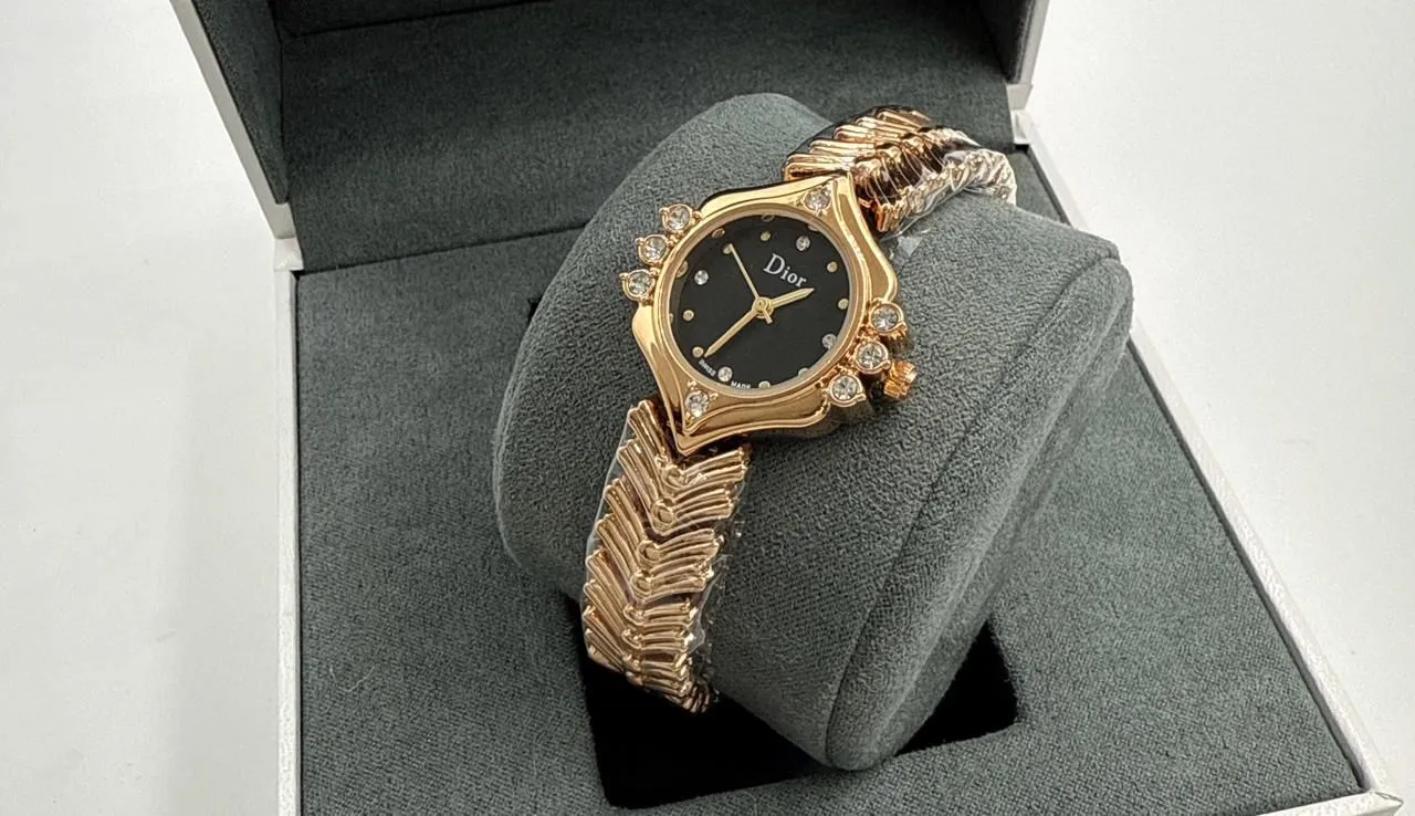 ساعة ديور نسائية جولد مينا اسود...