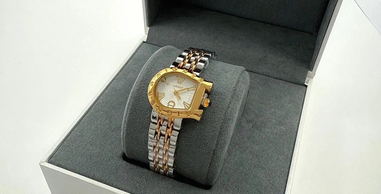 Aigner watch silver strab مينا ابيض