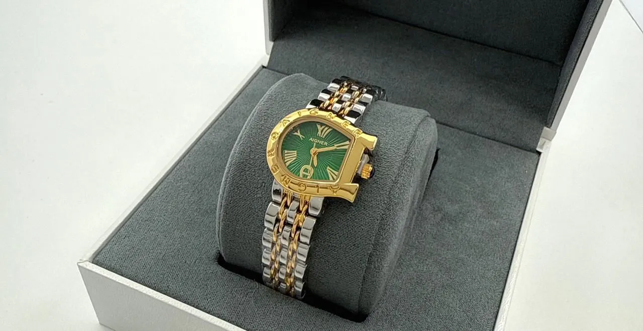 Aigner watch silver strab مينا اخضر
