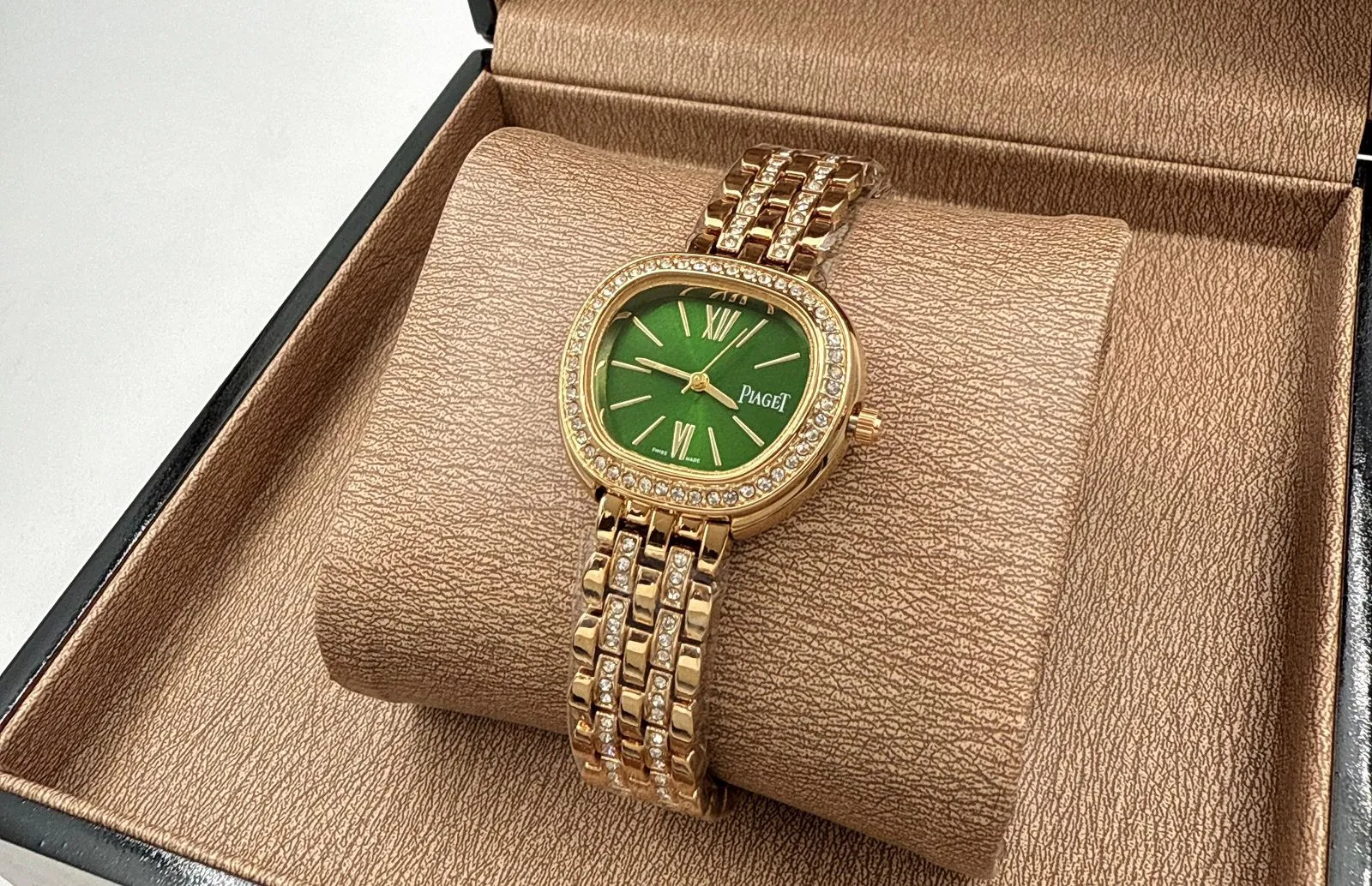 مينا اخضر Piaget watch gold