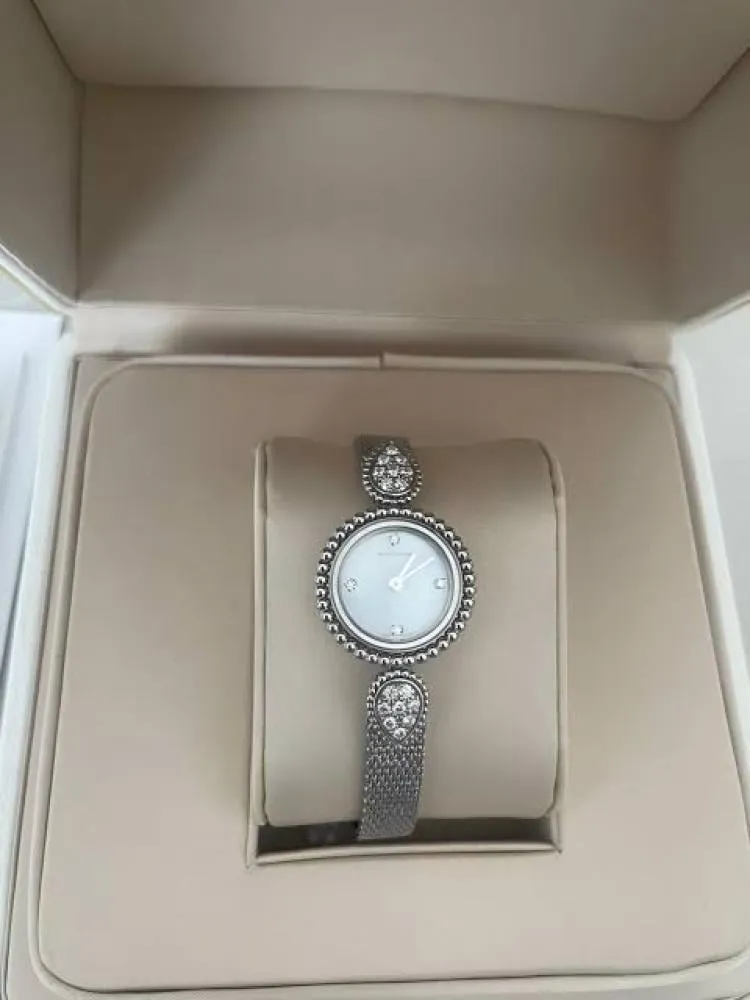 ساعة نسائية Boucheron Boheme باللون الفضي 2